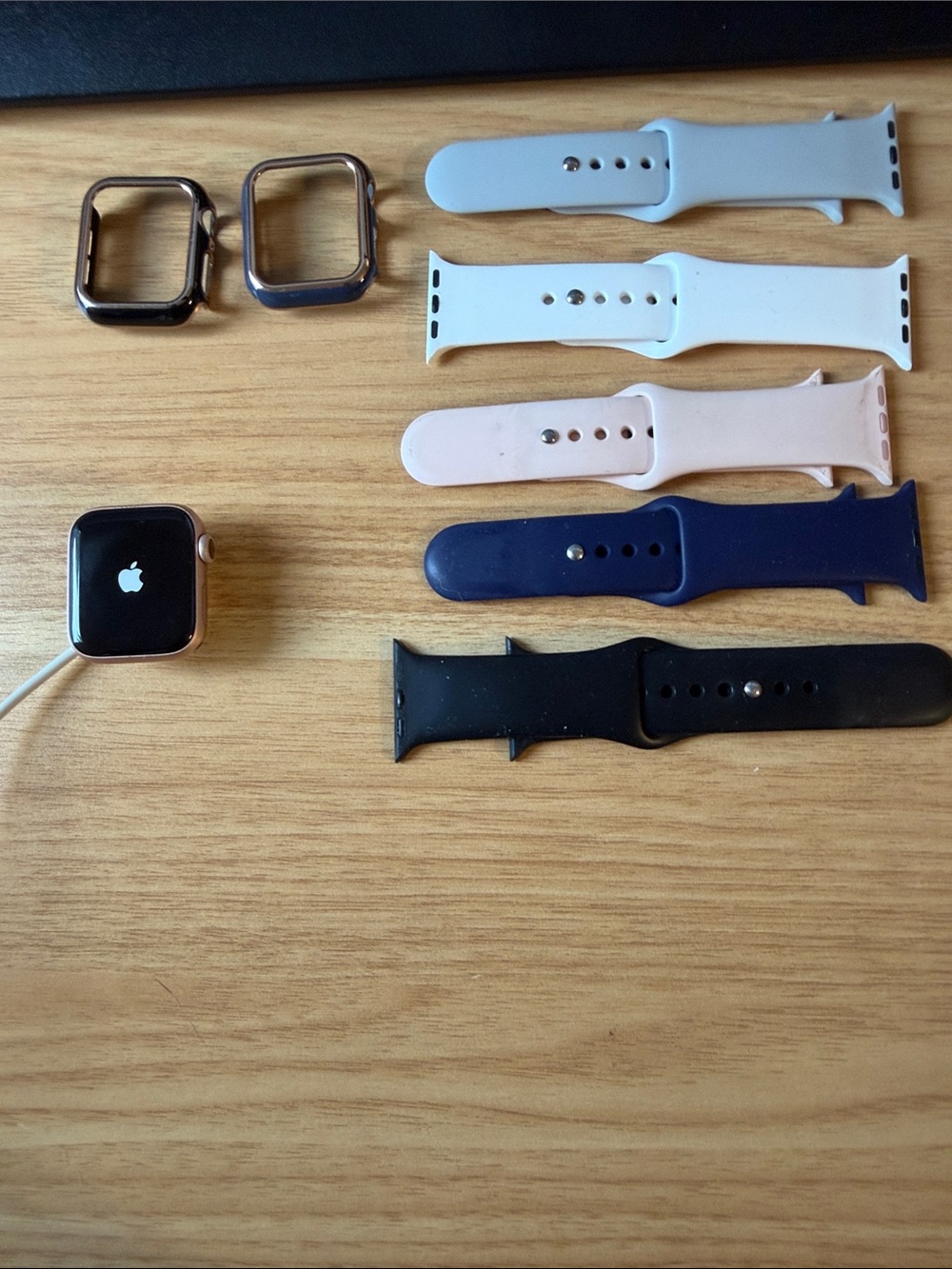 Apple Watch Rose Gokd Series 5, 40mm Bundle
